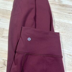 Maroon Lululemon leggings. Lightly worn. Like new.